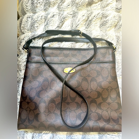 Authentic Coach Medium/Large Crossbody Blk & Brown - Picture 1 of 8